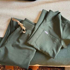 Figs Scrubs (Catarina One Pocket Top + Zamora High Waisted Joggers) Set—Women’s